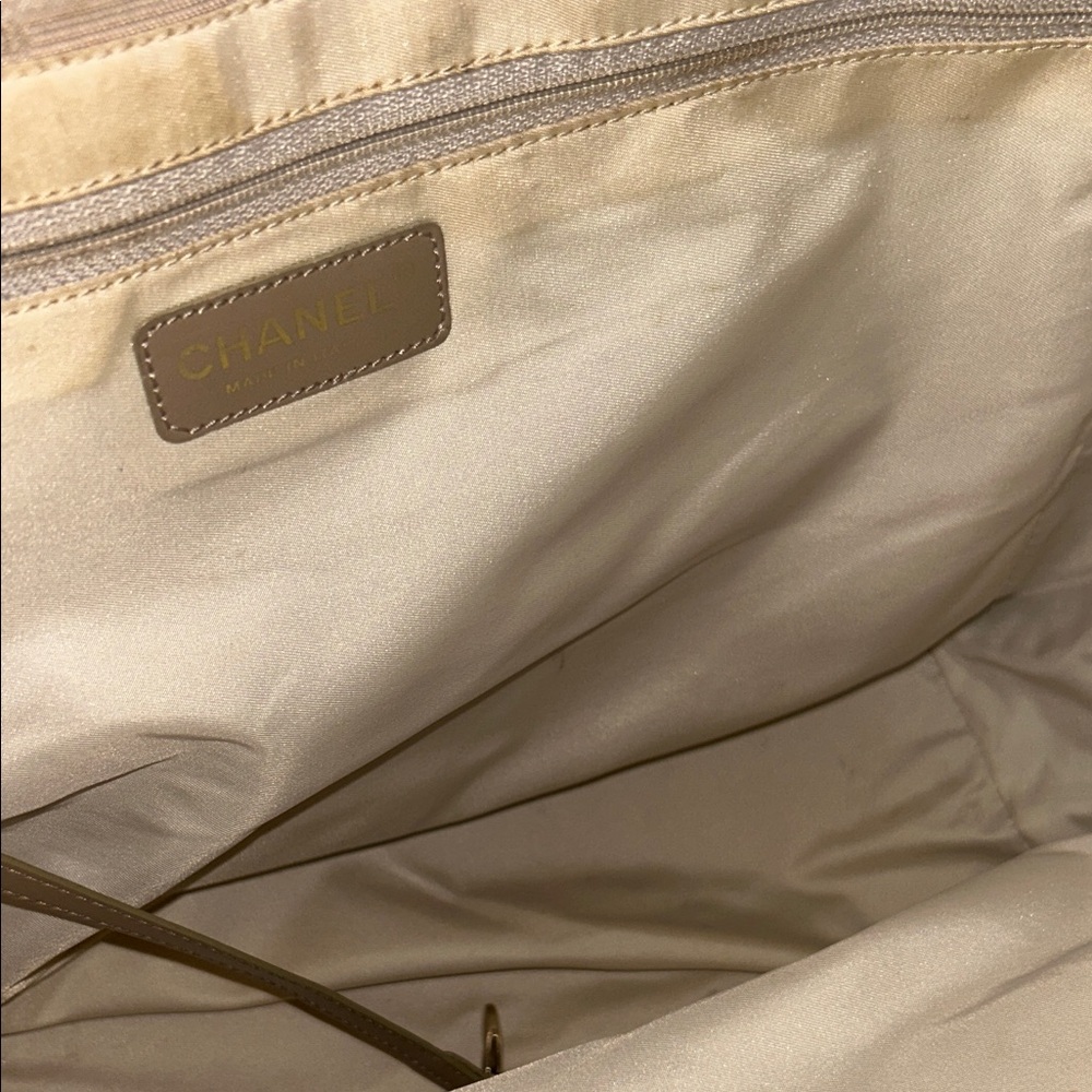 Authentic Chanel New Travel Line Tote MM - Beige Jacquard - Picture 3 of 6